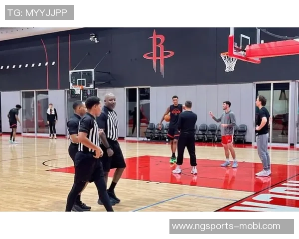 文班成为防守焦点火箭球员对他表现出色12投8中 文班成为防守焦点火箭球员对他表现出色12投8中